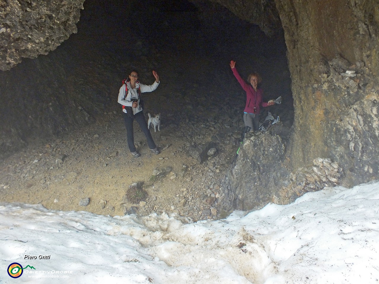 72 Grotta dei Pagani (2224 m).JPG